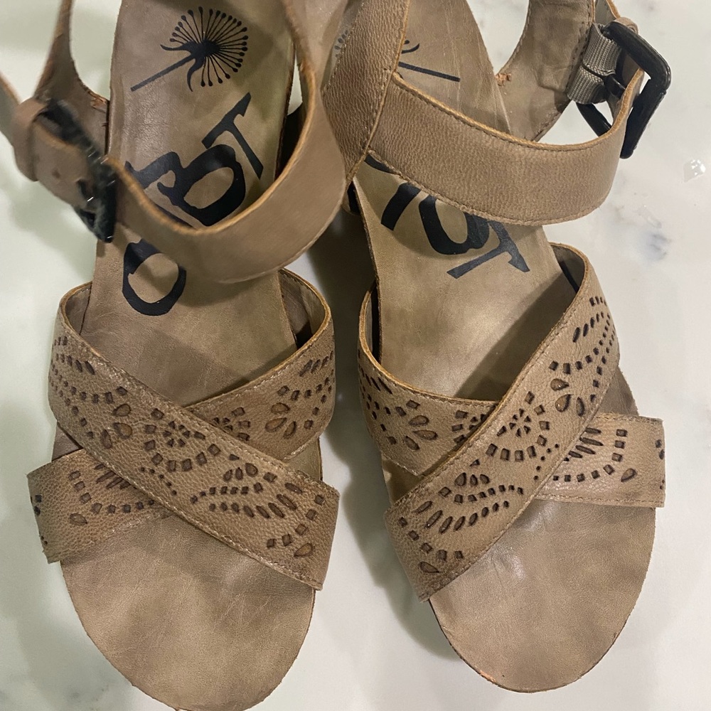 OTBT Gearheart wedge tan sandals leather size 8